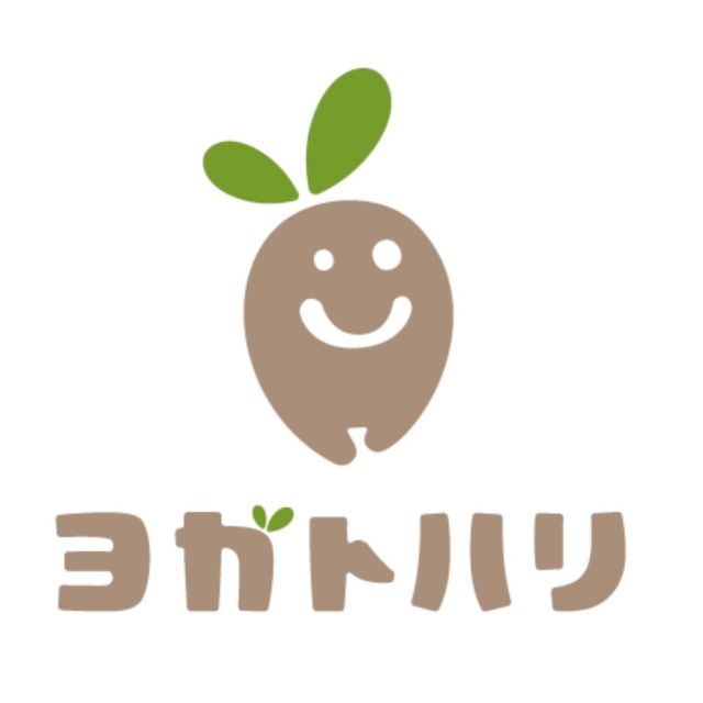 ☻︎
再始動に向け
ロゴが生まれ変わり、、、
ました！
.
Sukhai YOGAの
スマイルマークに
.
リボンのような葉っぱと
脚のような気根が生えて
ガジュマルに変身
.
.
これから
どんどん葉を広げて
成長していくよ、と
これから
あなたのところに
てくてく参りますよ、と
そんな意味を込めて
.
.
これから
Sukhai YOGA改め
ヨガトハリ
よろしくお願いいたします
.
.
#オーダーメイドヨガ 
#ランパーソナル 
#出張メンテナンス 
#ヨガトハリ 
#sukhaiyoga 
#スカイヨガ 
#ロゴが生まれ変わりました 
#ガジュマルモチーフ 
#今後の活動に 
#ご期待ください