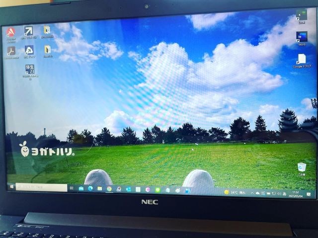☻︎
出張鍼灸
既に始まってますが
なかなか進まない
HPの整備に大わらわ
で
ひとまず
PCの壁紙変えました←え
この景色
ピンときた方いますか？
.
.
鍼灸メンテナンス概要
ご予約フォーム
まで終わり
あとは
お問い合わせフォーム
.
ご予約は
⁂直接言う←実は最多
⁂HPご予約ページから
⁂LINE公式アカウントから
⁂インスタDMから
どこからでもOKです
.
つらい時も
つらくなる前も
ご連絡お待ちしております
.
.
#ヨガトハリ#sukhaiyoga #スカイヨガ #鍼灸 #はりきゅう #yoga #ヨガ #running #はり師 #きゅう師 #あん摩マッサージ指圧師 #ヨガインストラクター #ランニングトレーナー #ヨガ解剖学 #パーソナルトレーニング #出張治療 #鍼灸治療 #美容鍼 #フェイシャルマッサージ #ヘッドマッサージ